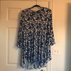 Blue floral tunic shirt. 3/4 sleeve. Flare sleeve